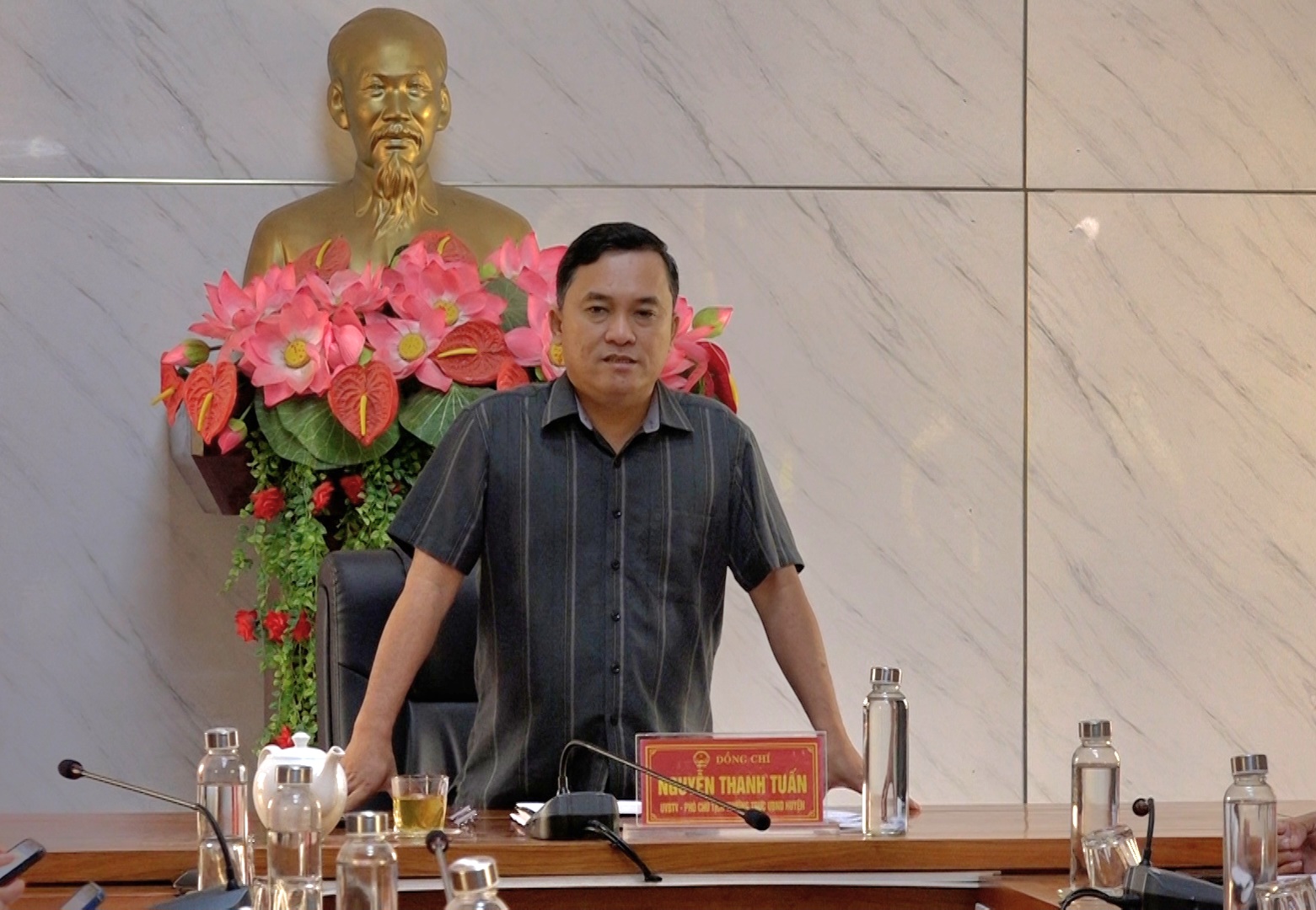 Đồng chí Nguyễn Thanh Tuấn - Phó Chủ tịch Thường trực UBND huyện Ea Súp kết luận cuộc họp